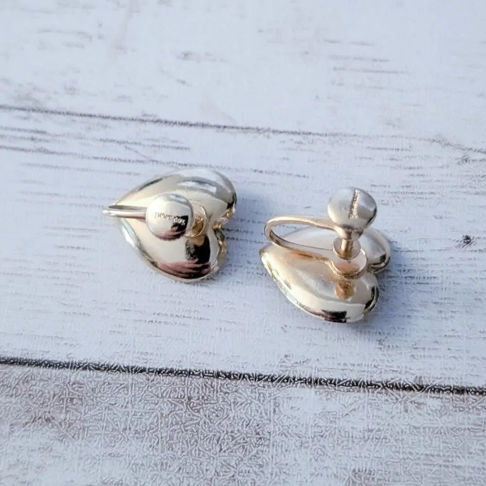 Vintage Screw On Earrings Heart with Faux Pearl Stamped Louvanni?